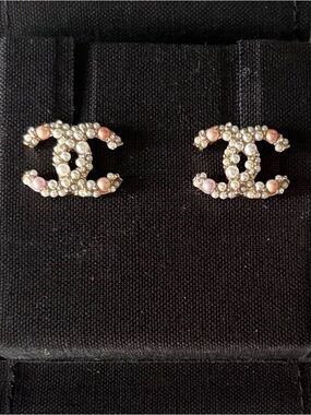 🌸Chanel Small Faux Pearl & Crystal Earrings🌸